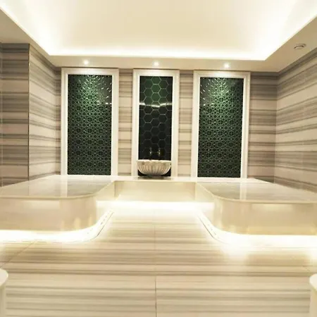 Gorgeous Bright Parking Poolviews! #135 * איסטמבול