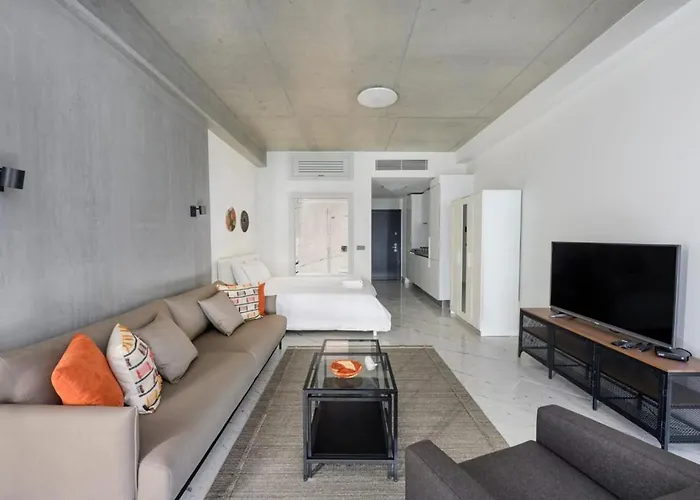 Gorgeous Bright Parking Poolviews! #135 بيت للعطل *